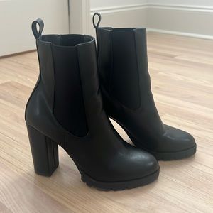 Express women’s heeled lug black short bootie boot 8